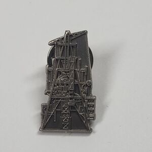 Oil Rig Derrick Platform Tower Lapel Pin Pewter